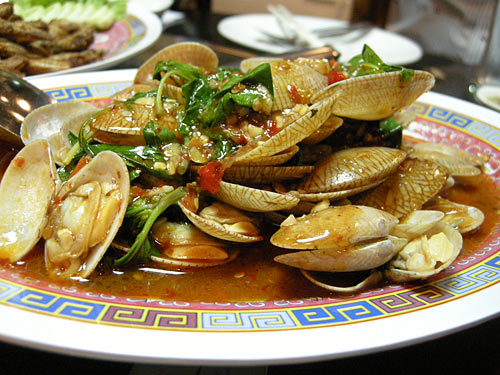 Hoy Lai Pad Num Prik Prao